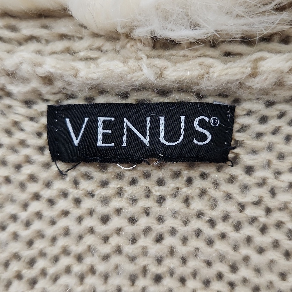 VENUS cable knit sweater - Picture 7 of 12